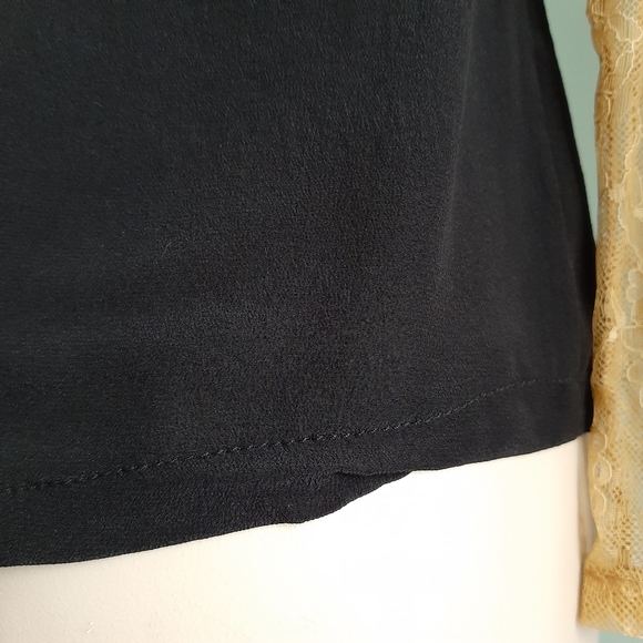 🅱️🅾️G🅾️ 100% Silk black top with lace cutout - Picture 10 of 13